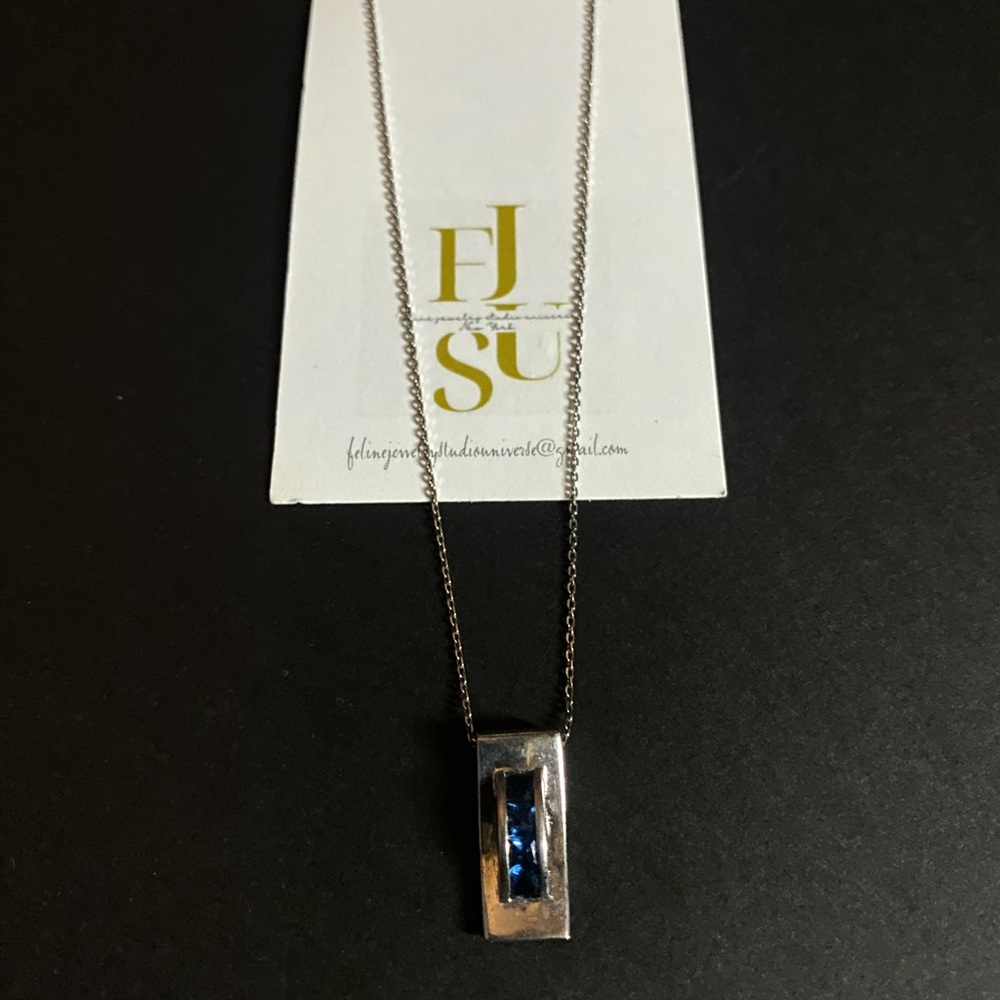 Stylish Sterling Silver Necklace with Blue Detail